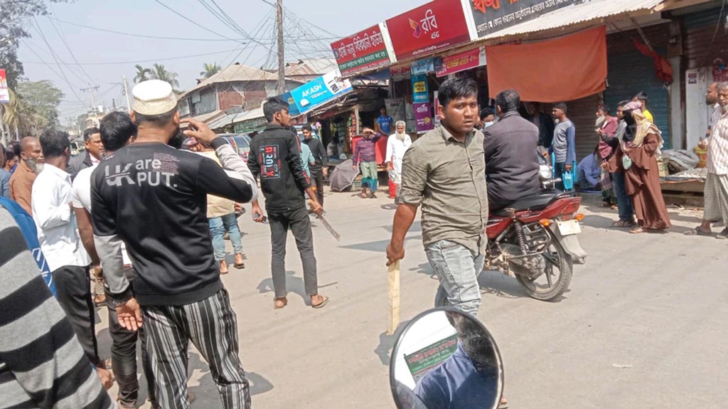 বাস কাউন্টার দখল নিয়ে বিএনপি ও যুবদলের সংঘর্ষ, আহত ১৭