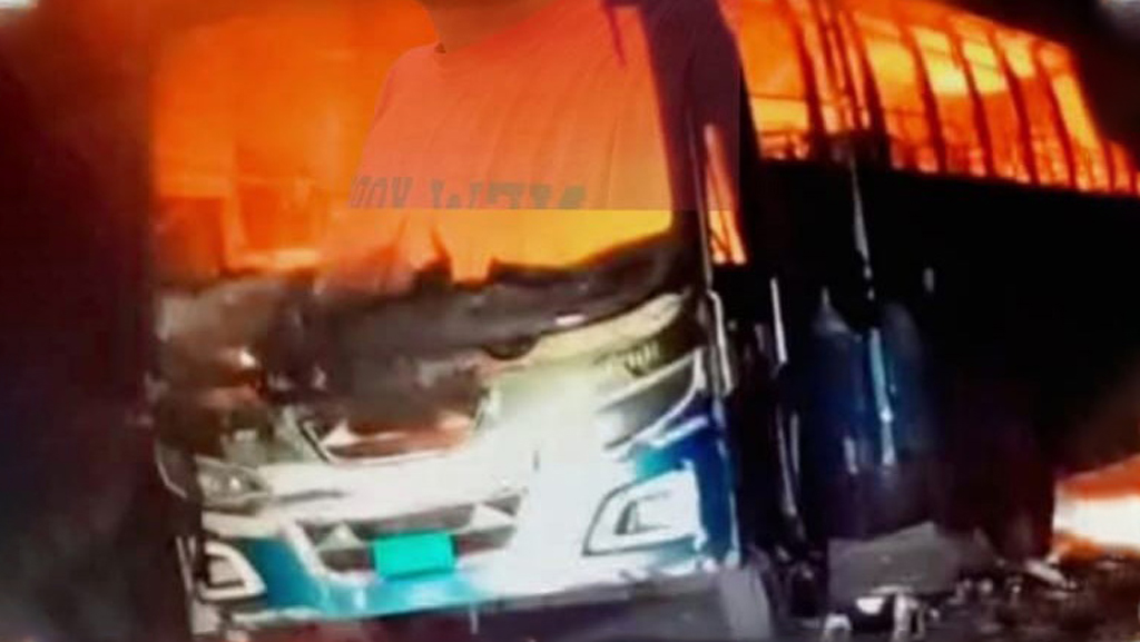 আমতলীতে পার্কিং করা বাসে দুর্বৃত্তের আগুন, আটক ৫