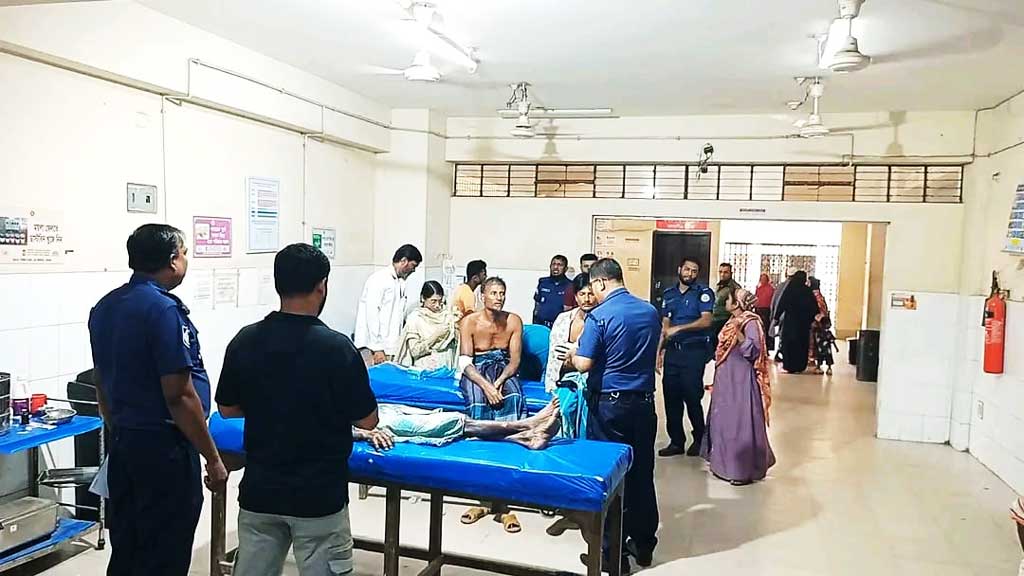 আমতলীতে জমি নিয়ে বিরোধে সংঘর্ষ, আহত ২০