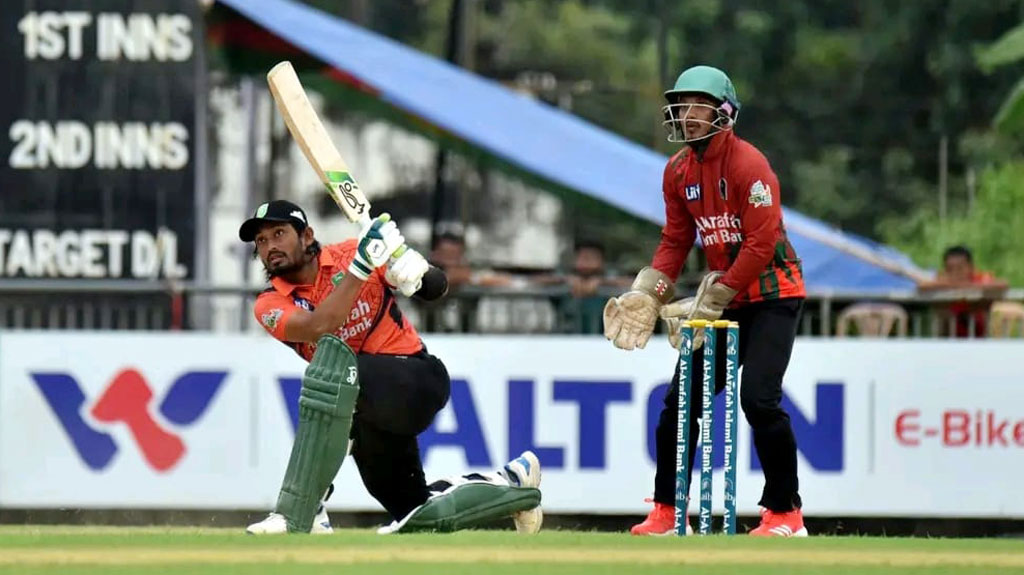 বিজয়ের ব্যাটিং ঝড়ে খুলনার হ্যাটট্রিক জয়