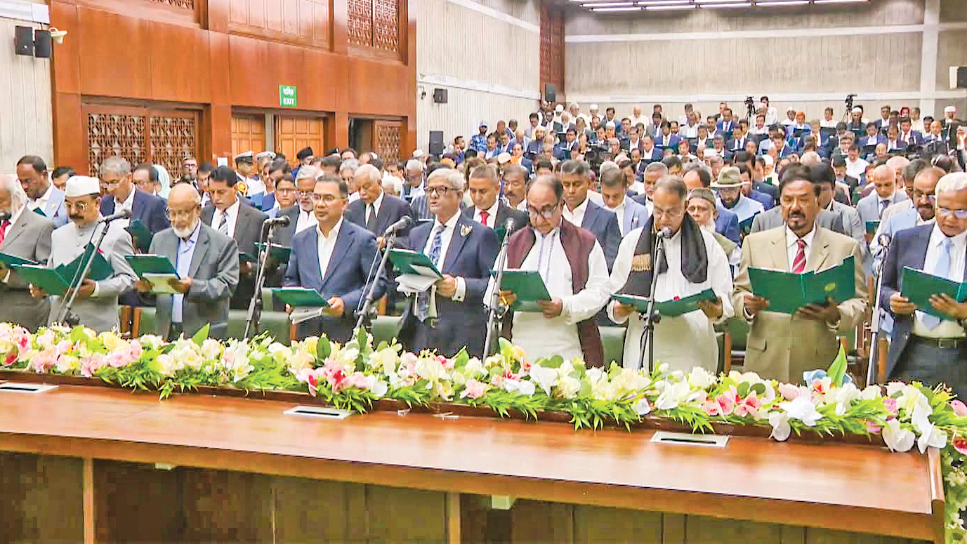 নতুন সরকারের প্রথম দিন ও সামনের পথ