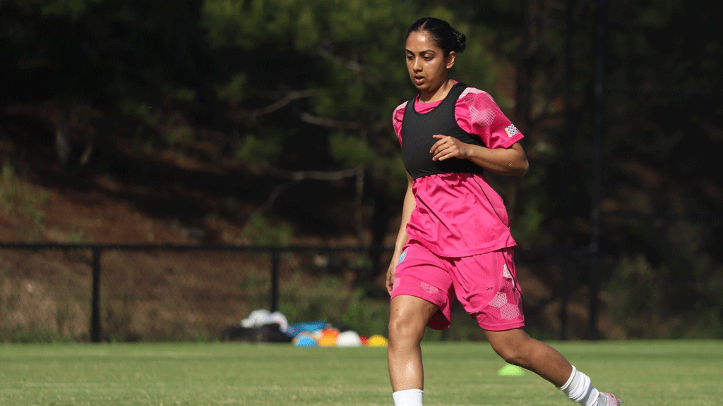 সিডনির গরমের সঙ্গে মানিয়ে নিতে কষ্ট হচ্ছে প্রবাসী আনিকার