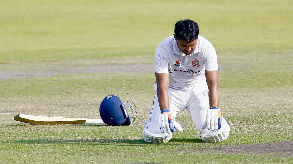 আনিসুল-মার্শালের সেঞ্চুরিতে প্রথম দিনটা ঢাকার