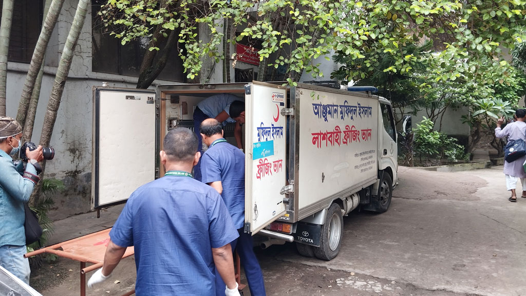 জুলাই গণ-অভ্যুত্থানে নিহত ৬ মরদেহ এক বছর পর আঞ্জুমান মফিদুলে হস্তান্তর