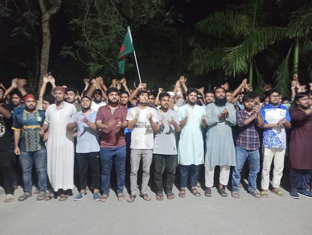 আ.লীগের কার্যক্রম নিষিদ্ধের সিদ্ধান্তে ইবিতে আনন্দ মিছিল