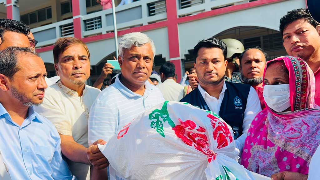 বন্যার্ত মানুষের পুনর্বাসনে মনোযোগ দেবে সরকার: প্রতিমন্ত্রী অনিন্দ্য ইসলাম