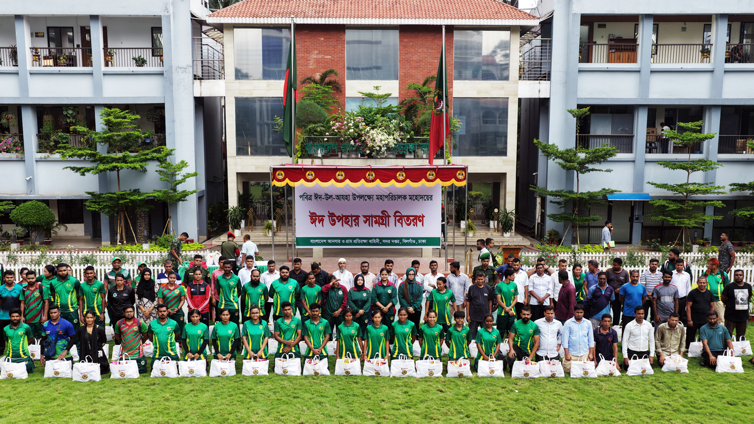 ঈদ উপহার পেলেন ২৮,৩৬৫ জন আনসার-ভিডিপির সদস্য ও কর্মচারী