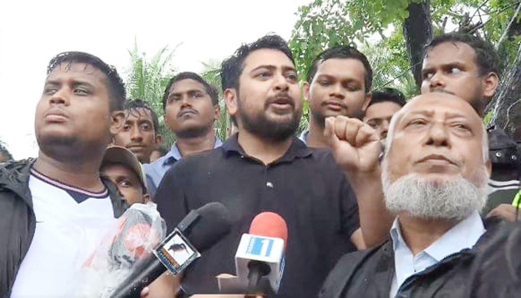 সরকার পারছে না, মানুষ কষ্ট পাচ্ছে: নাহিদ ইসলাম