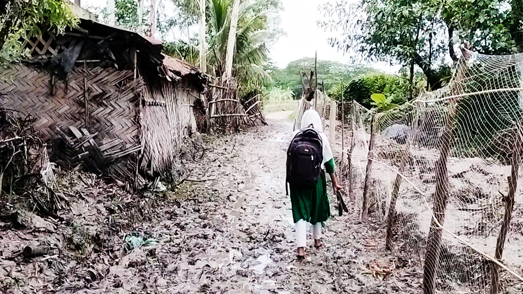 চট্টগ্রামের আনোয়ারা: রাস্তা খুঁড়েই ২ বছর পার, জনভোগান্তি চরমে