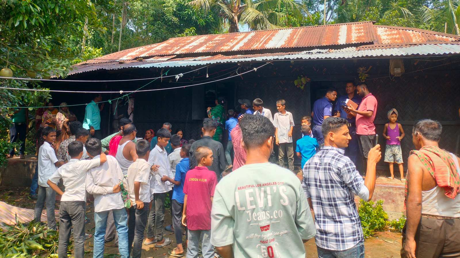 ঘরে ঢুকে মা-মেয়ে হত্যা, অটোরিকশার চুক্তিপত্র বিরোধে এই নৃশংসতা!