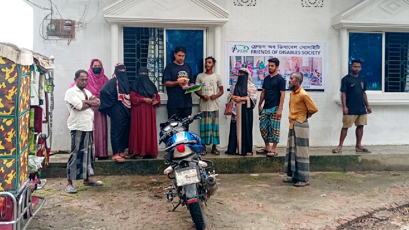 লাখ টাকার ঋণের প্রলোভন, কোটি টাকা নিয়ে উধাও ‘এনজিও’