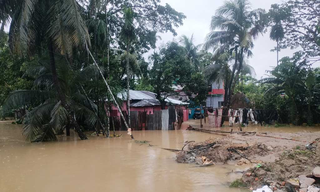 আনোয়ারায় টানা বৃষ্টিতে খাল খননের মাটি ও পানি ঢুকছে ঘরে, ভোগান্তি
