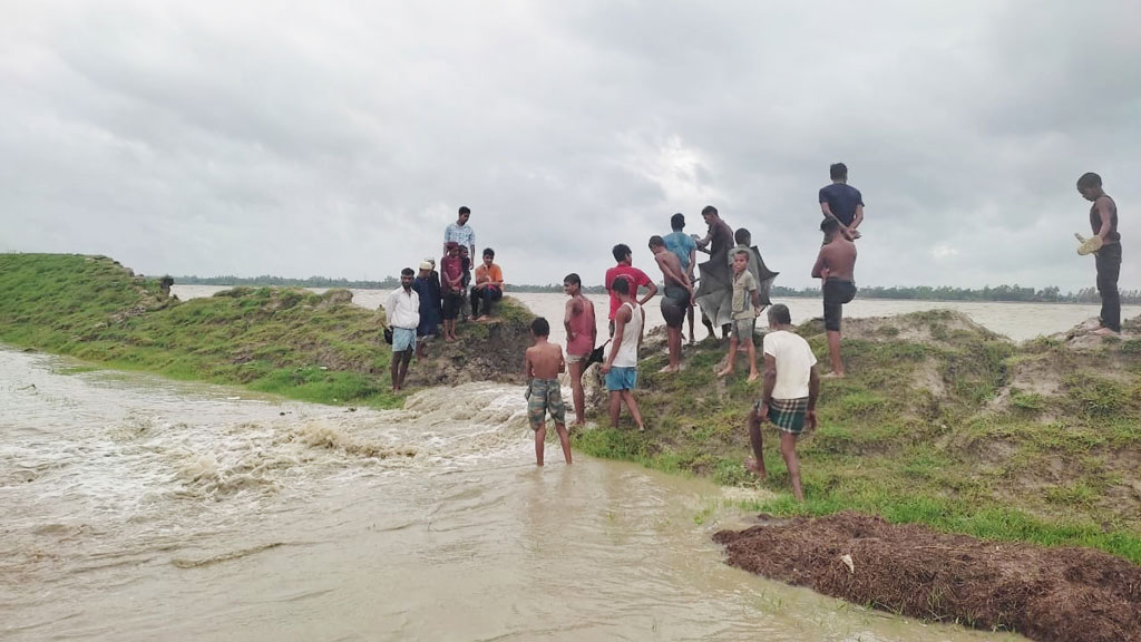 ভাঙছে শঙ্খ নদীর পাড়, লোকালয়ে হু হু করে ঢুকছে পানি