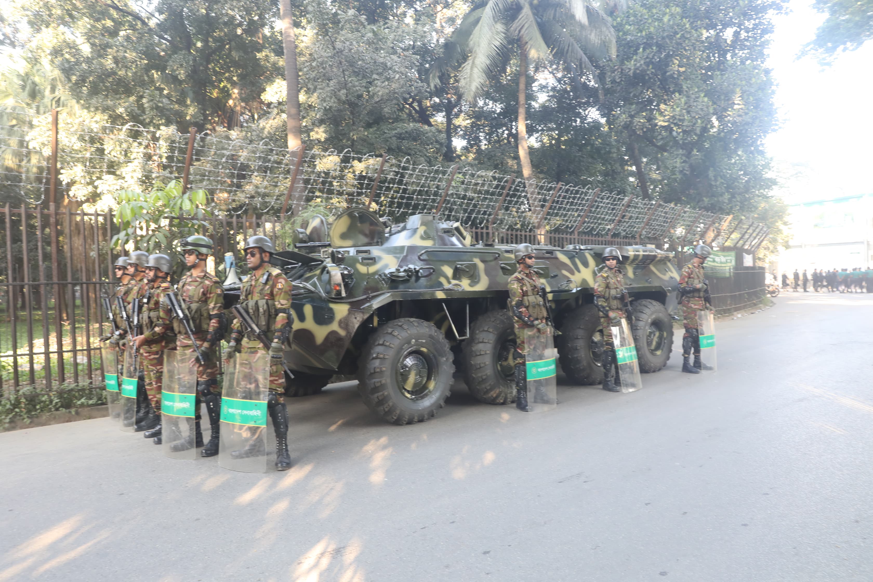 কড়া নিরাপত্তায় ঢাকা ট্রাইব্যুনাল এলাকা, সর্বোচ্চ দণ্ডের দাবি ভুক্তভোগীর পরিবার-স্বজনদের