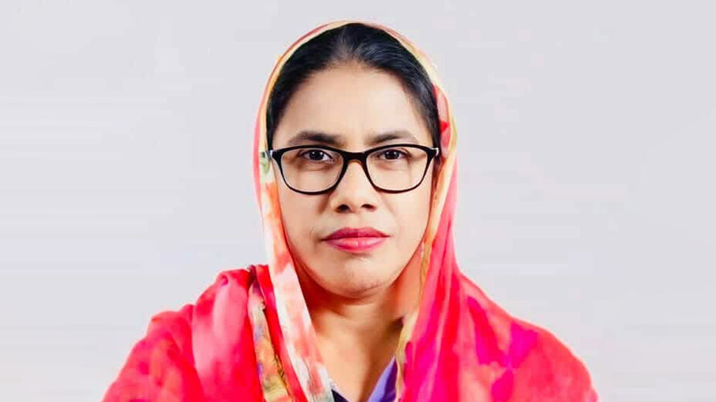 সাংবাদিককে বেঁধে পেটানোর হুমকি: পদ হারালেন মহিলা দলের নেত্রী