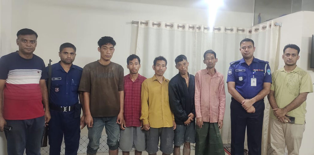 ব্যাঙ ধরতে গিয়ে যে বড় বিপদে পড়েছিলেন তাঁরা