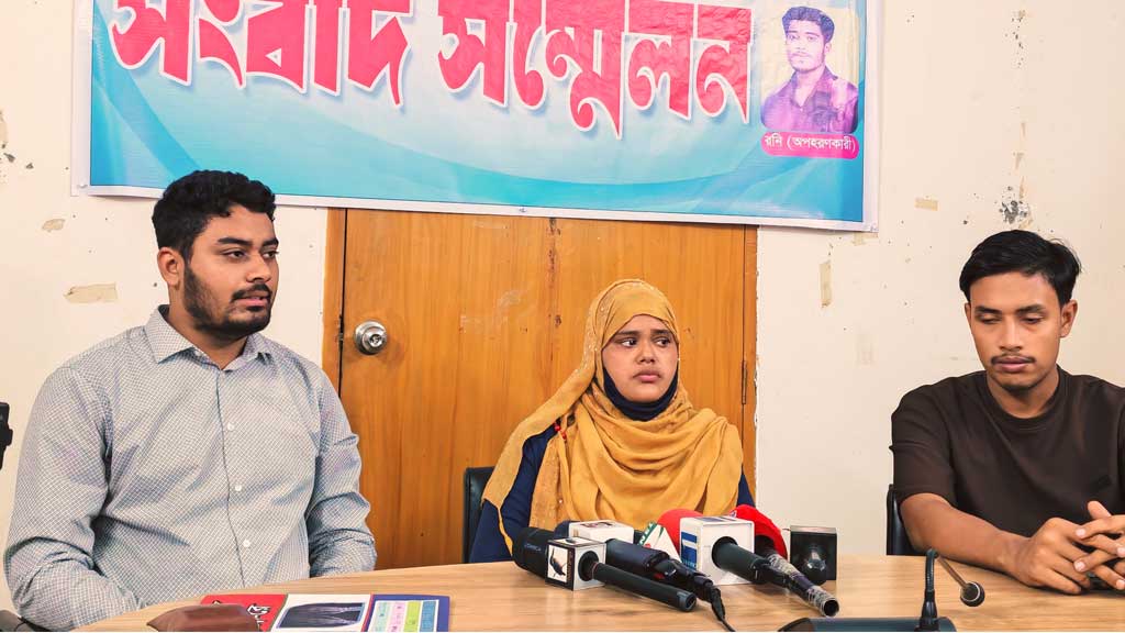 স্বজনদের মারধর করে অষ্টম শ্রেণির ছাত্রীকে অপহরণ কিশোর গ্যাংয়ের