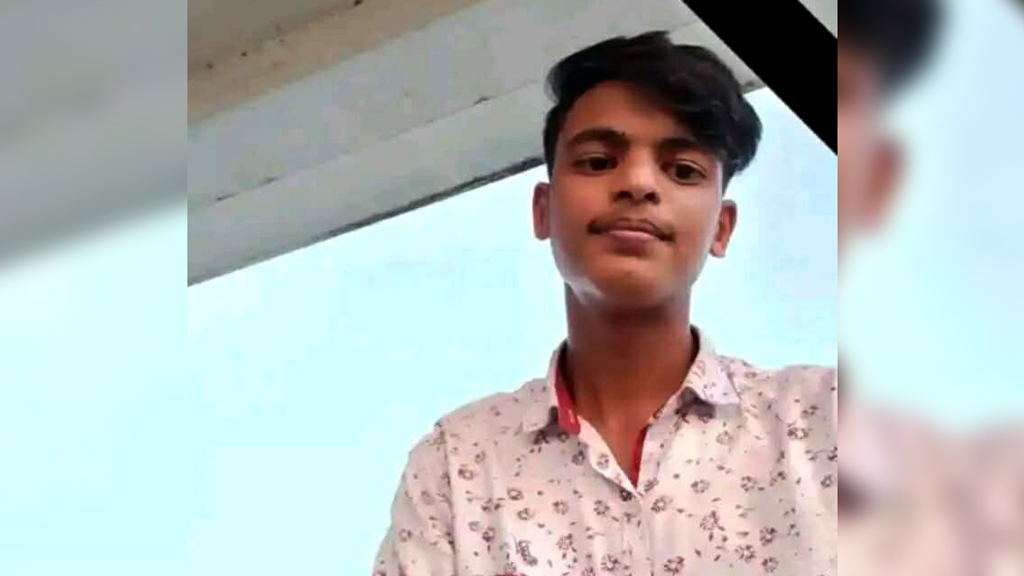 সবাইকে পর করে চলে গেল আপন