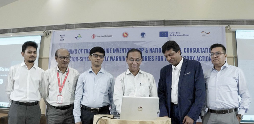 পাহাড়ধসের তথ্য সংগ্রহে সেভ দ্য চিলড্রেনের সহায়তায় মোবাইল অ্যাপ