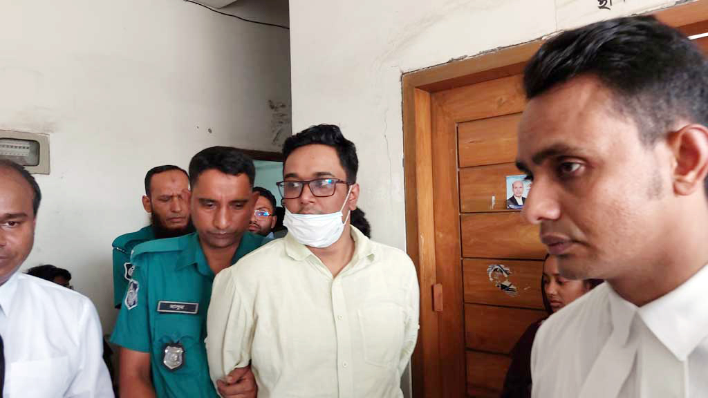 সাবেক প্রধানমন্ত্রীর কার্যালয়ের সহকারী প্রেস সচিবসহ ৩ জন কারাগারে