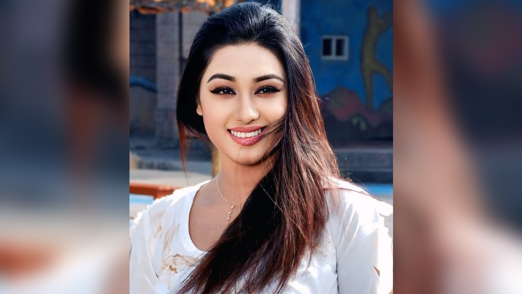 ভক্তদের কাদা-ছোড়াছুড়িতে না জড়ানোর অনুরোধ করলেন অপু বিশ্বাস