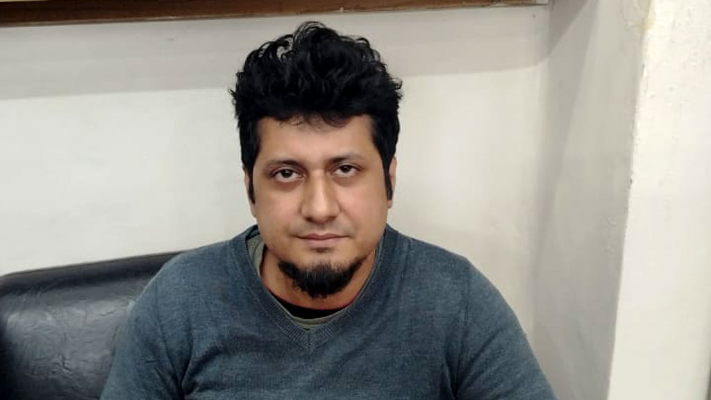 শাহবাগে ইনকিলাব মঞ্চের অবরোধ থেকে ‘খেলনা পিস্তলসহ’ যুবক আটক