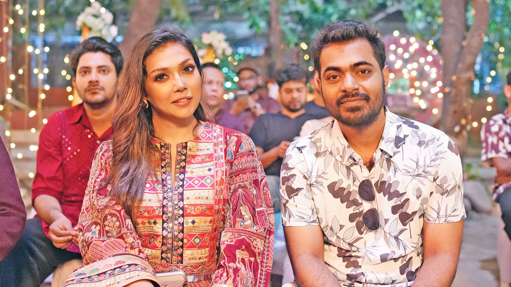 ‘এটা আমাদেরই গল্প’র শেষ পর্বে রুমি ও দোলার অভিনয়