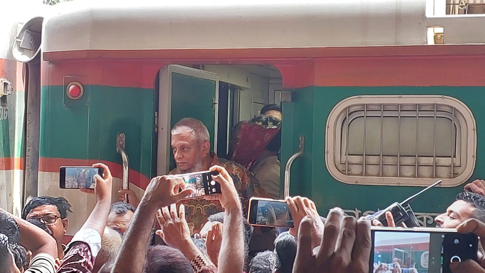 মন্ত্রী আরিফুল হকের শ্রীমঙ্গল রেলওয়ে স্টেশন পরিদর্শন