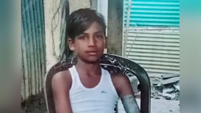 গলায় ইট ও কোমরে বালুর বস্তা বাঁধা অবস্থায় ডোবায় মিলল কিশোরের লাশ