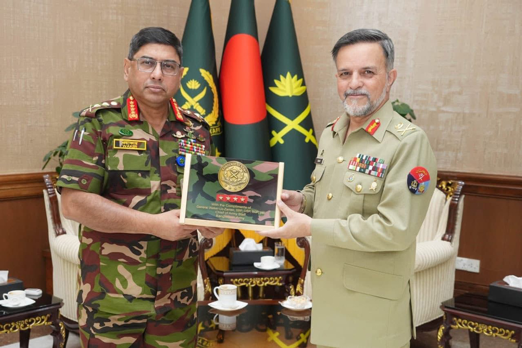 সেনাপ্রধানের সঙ্গে পাকিস্তানের হেভি ইন্ডাস্ট্রিজ ট্যাক্সিলা চেয়ারম্যানের সৌজন্য সাক্ষাৎ