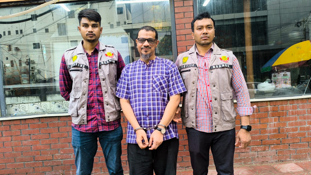 সাবেক মন্ত্রীর খালাতো ভাই গ্রেপ্তার
