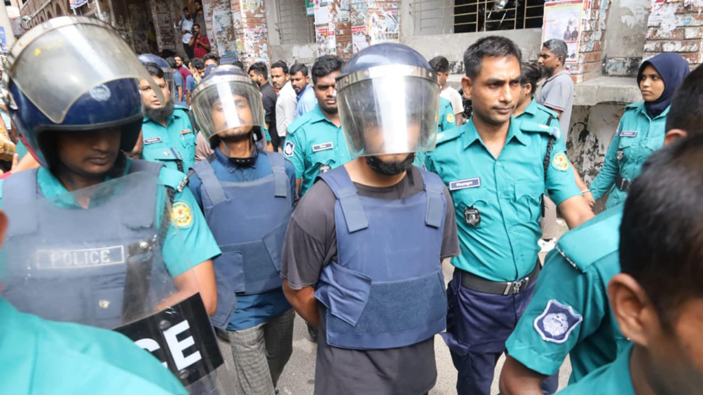 সচিবালয়ে সহিংসতায় গ্রেপ্তার ৪ তরুণ কারাগারে