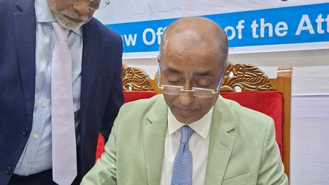 রাষ্ট্রপতি বরাবর অব্যাহতিপত্র দিলেন অ্যাটর্নি জেনারেল মো. আসাদুজ্জামান