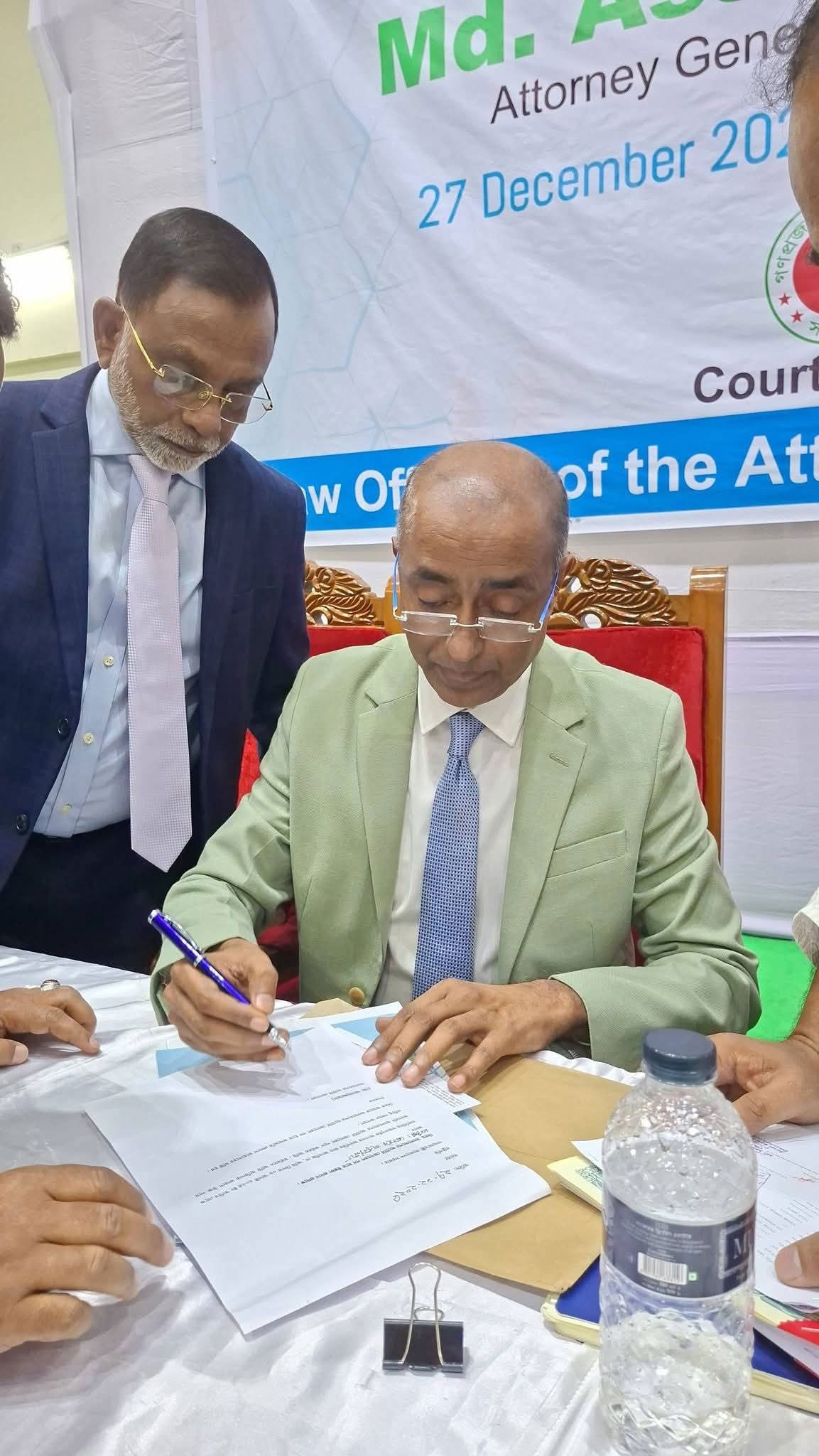 আজ শনিবার অ্যাটর্নি জেনারেল মো. আসাদুজ্জামান ইস্তফা চেয়ে রাষ্ট্রপতি বরাবর এক চিঠি পাঠান। ছবি: আজকের পত্রিকা