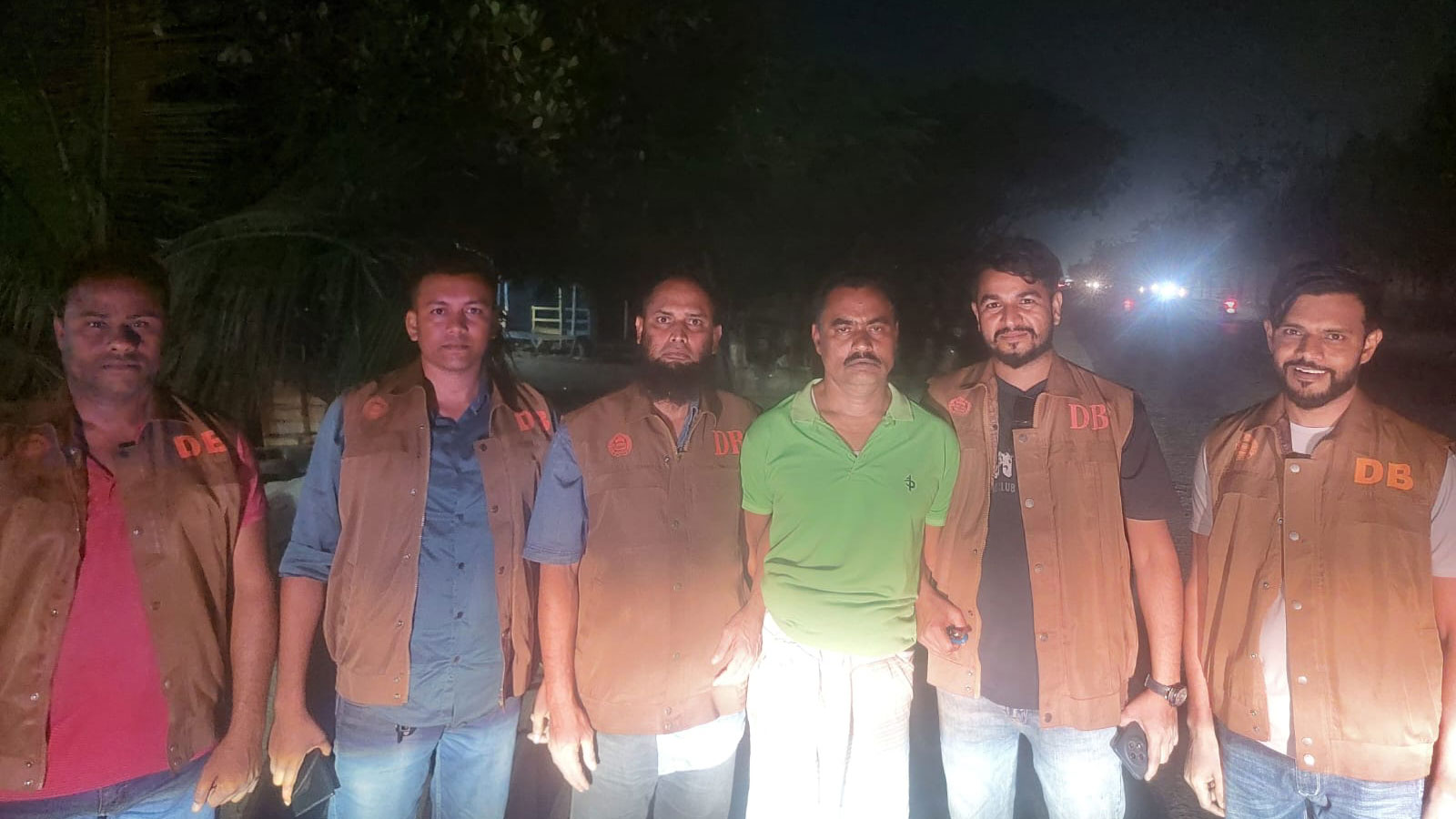 ব্যবসায়ীকে কুপিয়ে হত্যা: ফেলে যাওয়া মানিব্যাগের সূত্র ধরে এক বছর পর গ্রেপ্তার অভিযুক্ত