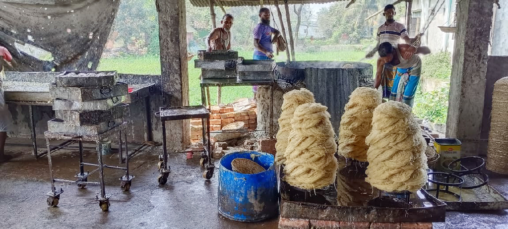 অস্বাস্থ্যকর পরিবেশে সেমাই বানিয়ে নকল ব্র্যান্ডে বিক্রি, জরিমানা ৫০ হাজার