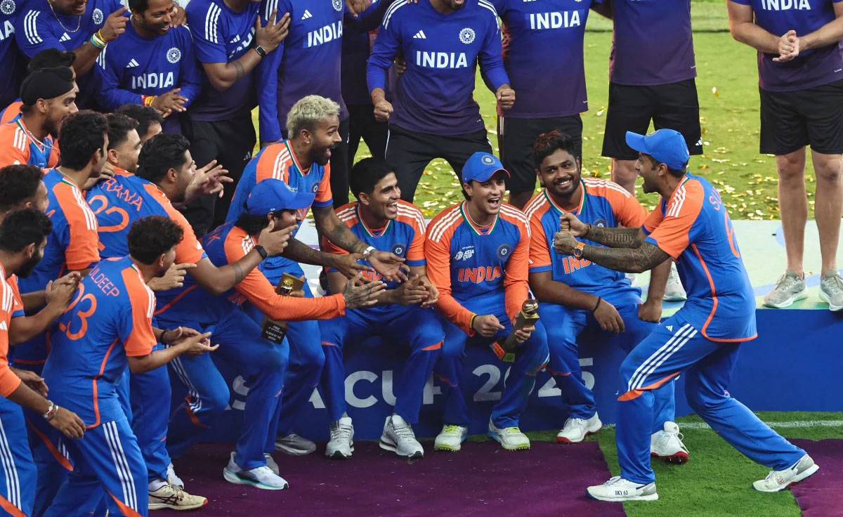 ট্রফি নিয়ে বিতর্ক উসকে দিলেন সূর্যকুমার