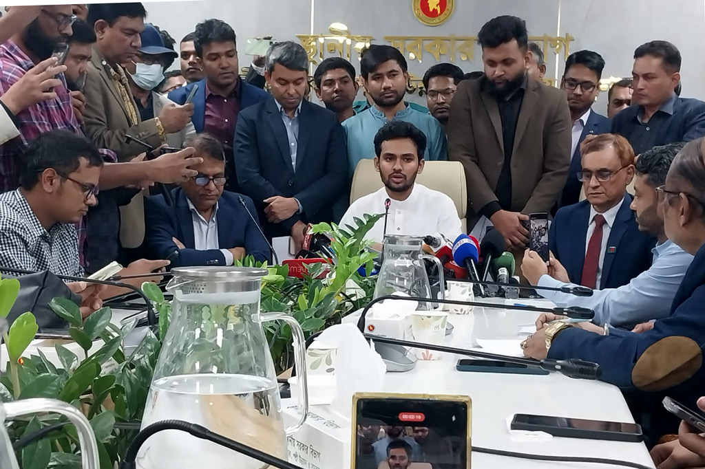 নির্বাচনে প্রার্থী হবেন, পদত্যাগের বিষয়ে জানাবে প্রধান উপদেষ্টার দপ্তর: আসিফ মাহমুদ