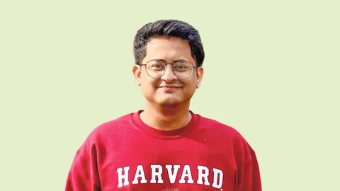 হার্ভার্ডে ভর্তির যোগ্যতা কী জানালেন আসিফ মোক্তাদির
