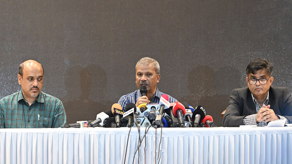 ২৭০ দিন আলাপ-আলোচনার পরও দলগুলোতে অনৈক্যের সুর হতাশাব্যঞ্জক: আসিফ নজরুল