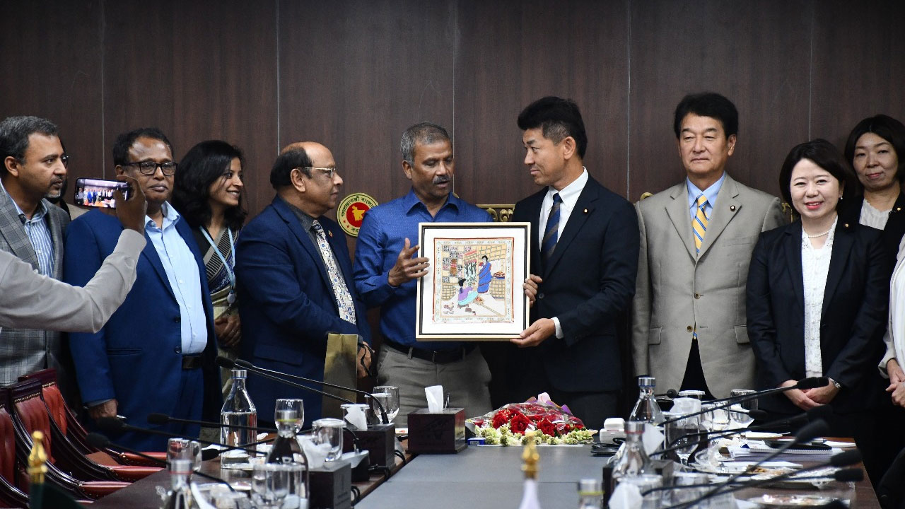 জাপানের শ্রমবাজারে কর্মী পাঠাতে সহযোগিতা চাইলেন উপদেষ্টা আসিফ নজরুল