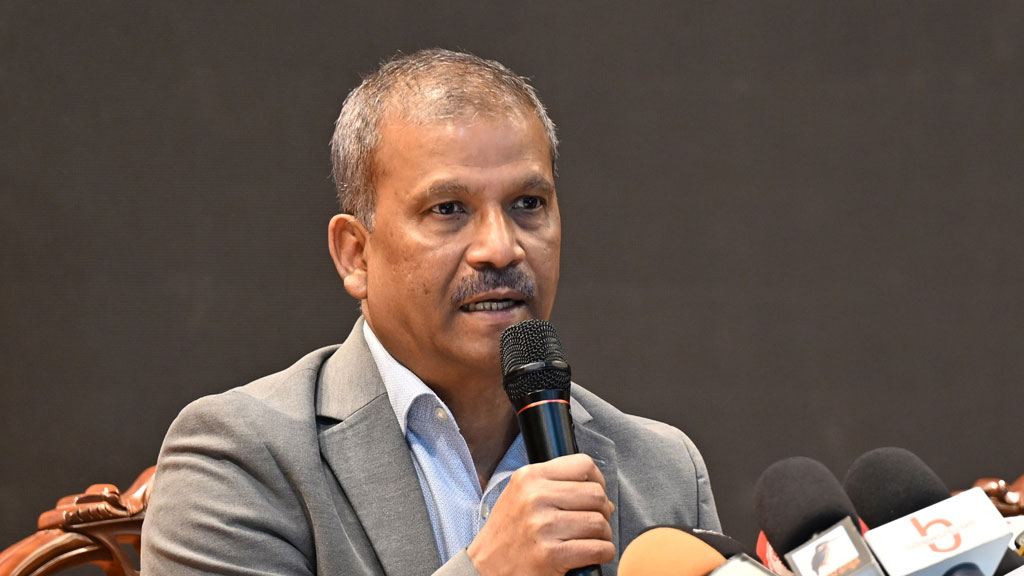 অতিরিক্ত সংস্কার করতে গিয়ে রাষ্ট্রকাঠামো দুর্বল করা যাবে না: আসিফ নজরুল