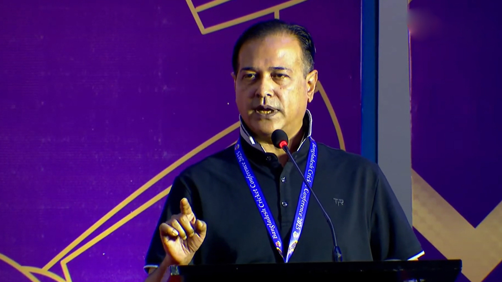 ফুটবল যদি মারপিট করে, আমিও মারপিট করব: আসিফ আকবর