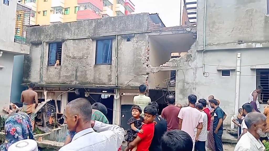 আশুলিয়ায় ফ্ল্যাটে জমে থাকা গ্যাসে আগুন, দগ্ধ ৫