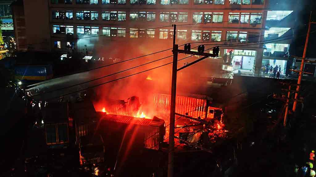 আশুলিয়ায় প্রাণহানি, সিলিন্ডারে অবৈধভাবে গ্যাস এনে কারখানায় ব্যবহারের অভিযোগ তিতাসের