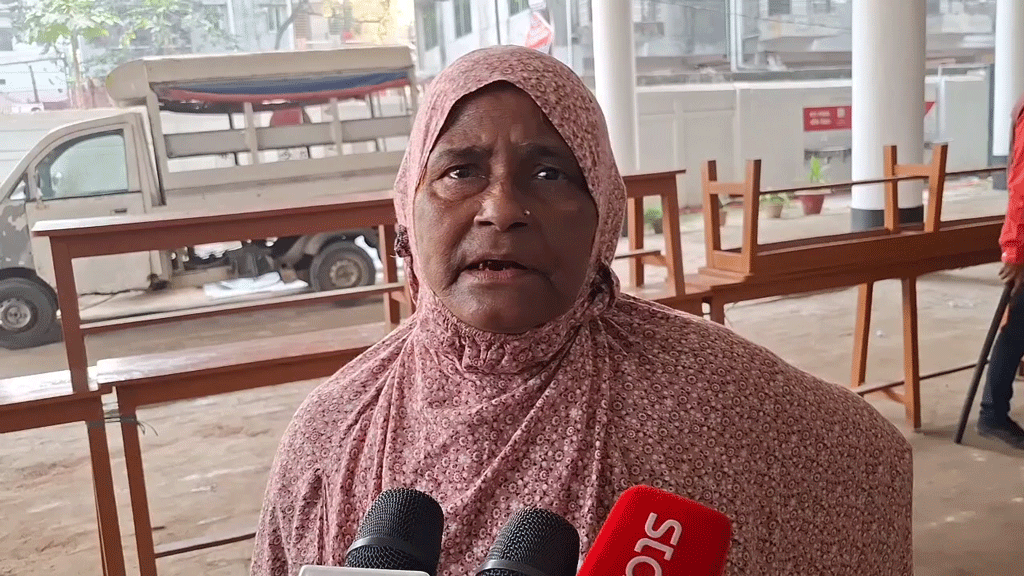 ‘ভুলে’ ভোট দেওয়া হলো না মাজেদা খাতুনের, পোলিং কর্মকর্তা প্রত্যাহার