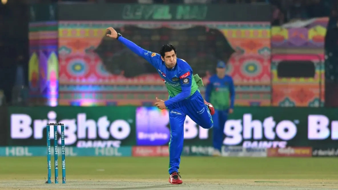 ’বুড়ো’ আফ্রিদির অভিষেক, ওপরে আছেন যাঁরা