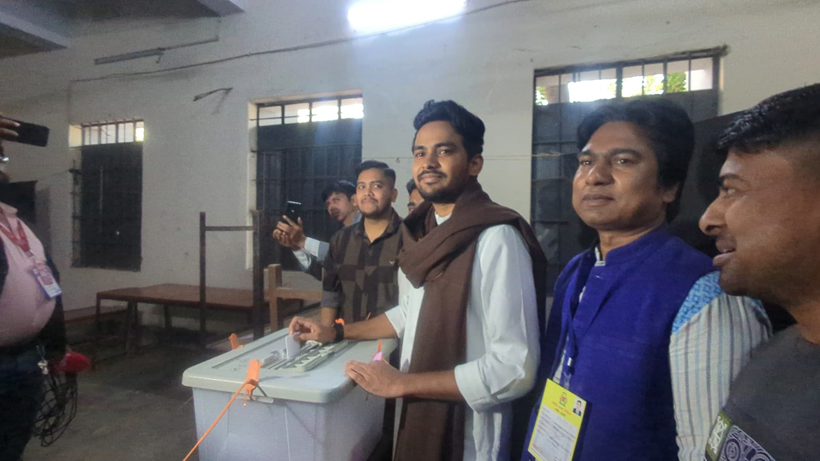 ভোটার একটু কম হলেও খুব সুষ্ঠু পরিবেশে নির্বাচন অনুষ্ঠিত হচ্ছে: আসিফ মাহমুদ