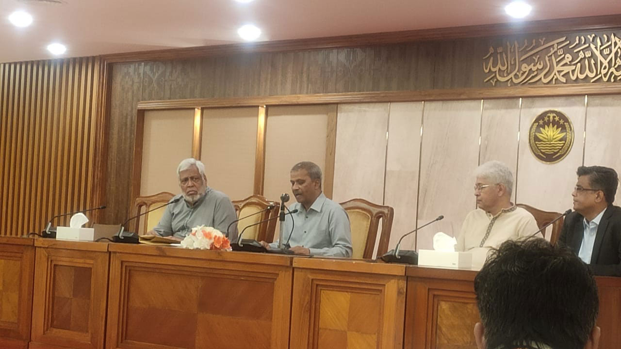 রাজনৈতিক দলগুলো এক সপ্তাহের মধ্যে একমত না হলে সিদ্ধান্ত নেবে সরকার: আসিফ নজরুল