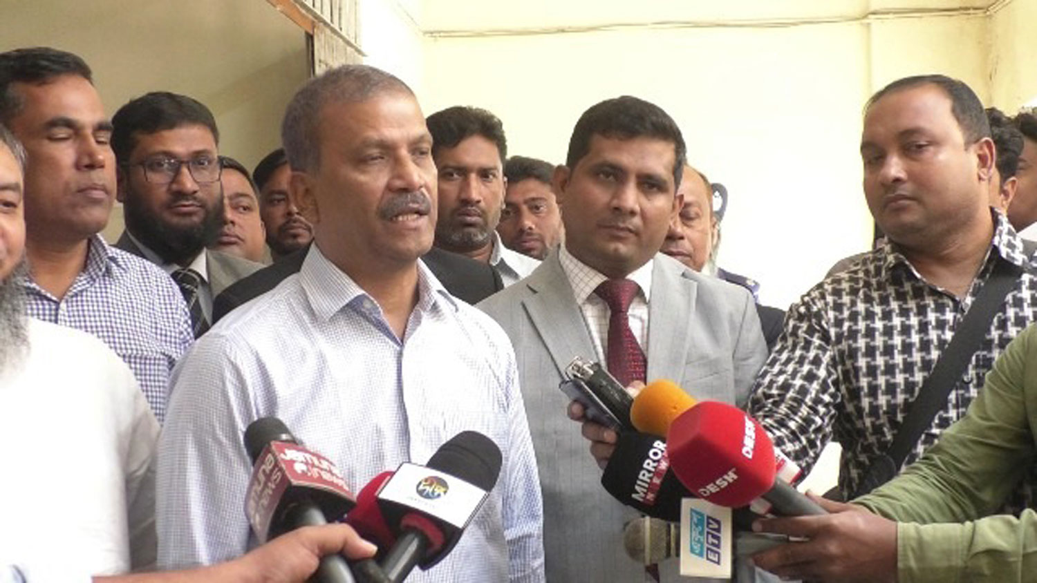 রাজনৈতিক দলগুলো অপরের বা সরকারের ওপর চাপ সৃষ্টি করতে কিছু কথা বলে: আসিফ নজরুল